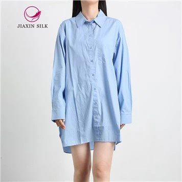 Camisa suelta azul estilo largo